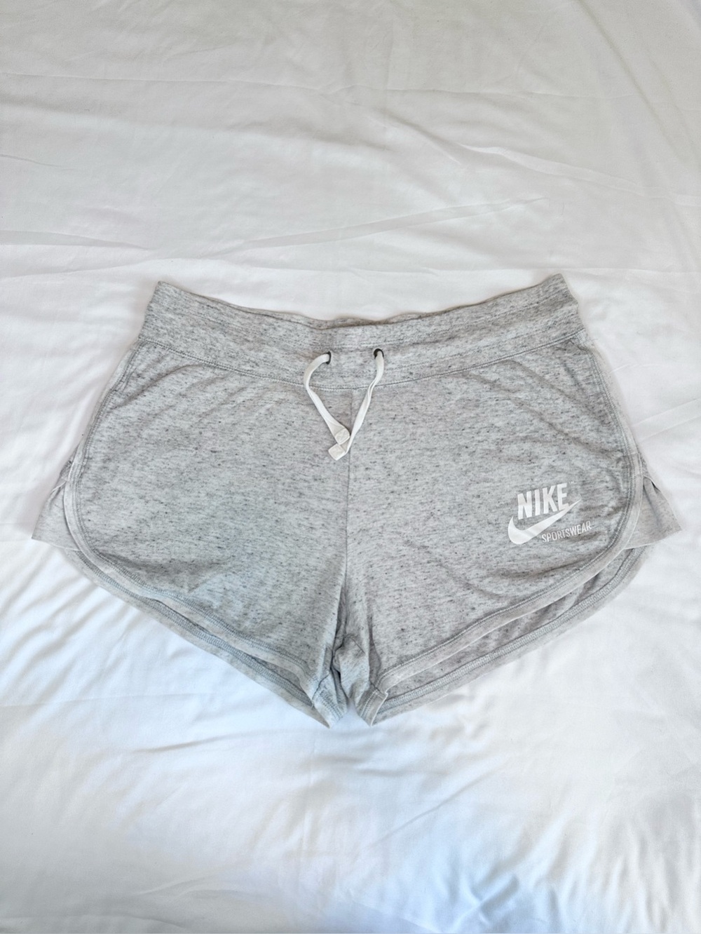 Nike Sportswear Gym Vintage Shorts – Women’s Medium Light Heather Gray
